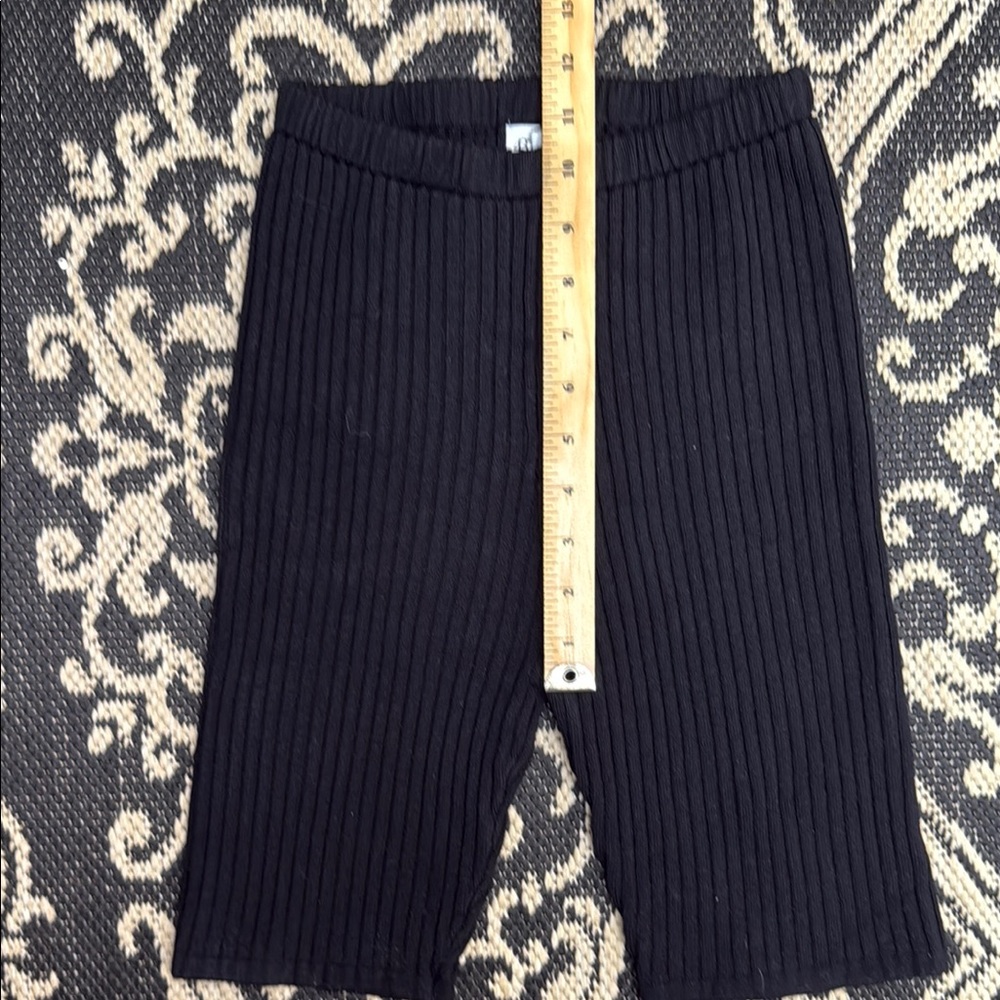 437 CANADA Black Ribbed Knit biker Shorts medium Euc - Picture 7 of 10